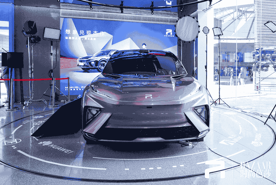 當(dāng)科技遇見時尚 R汽車、時尚芭莎聯(lián)袂打造“玫瑰之夜”