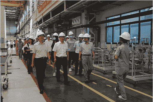 可油可電，車界暖男，賽力斯華為智選SF5獲海峽兩岸記者點(diǎn)贊！